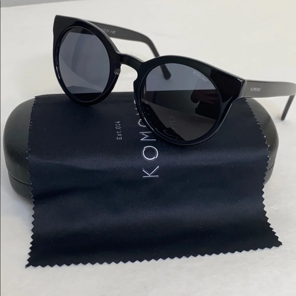 New KOMONO sunglasses cateye Lulu glossy black